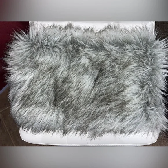 NWT! Ann Taylor Loft Women’s Grey Faux Fur Gaitor Scarf - Picture 3 of 9